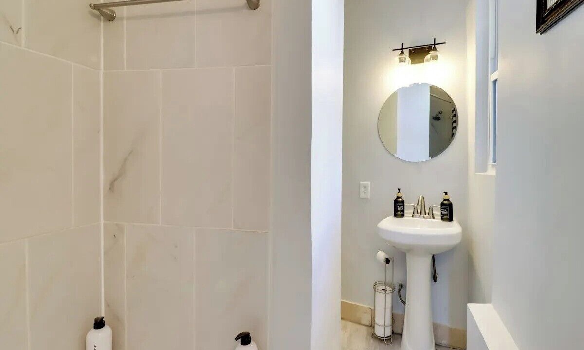 Photo of Bathroom in North Capitol Street