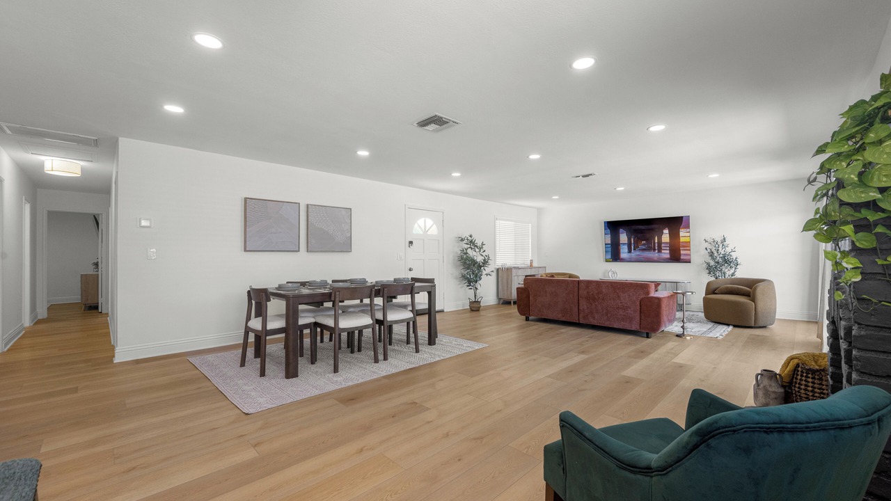 Photo of Livingroom in West Hills