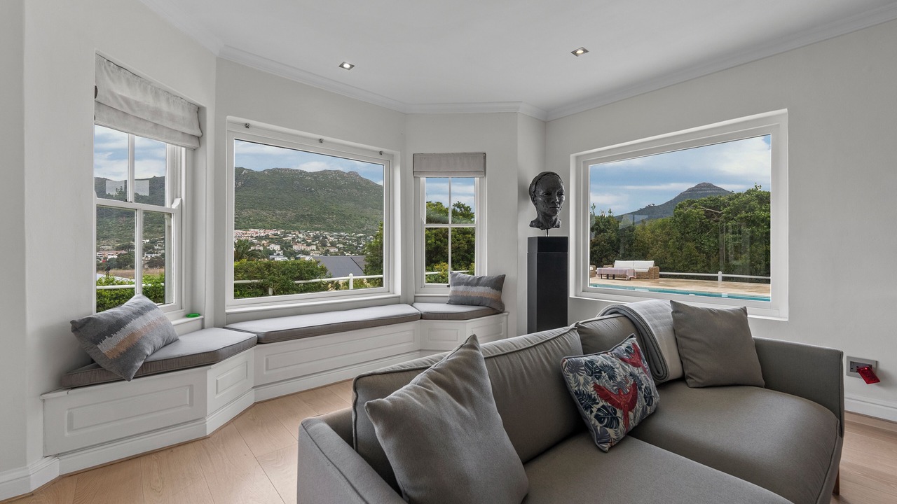 Photo of Livingroom in Scott Estate