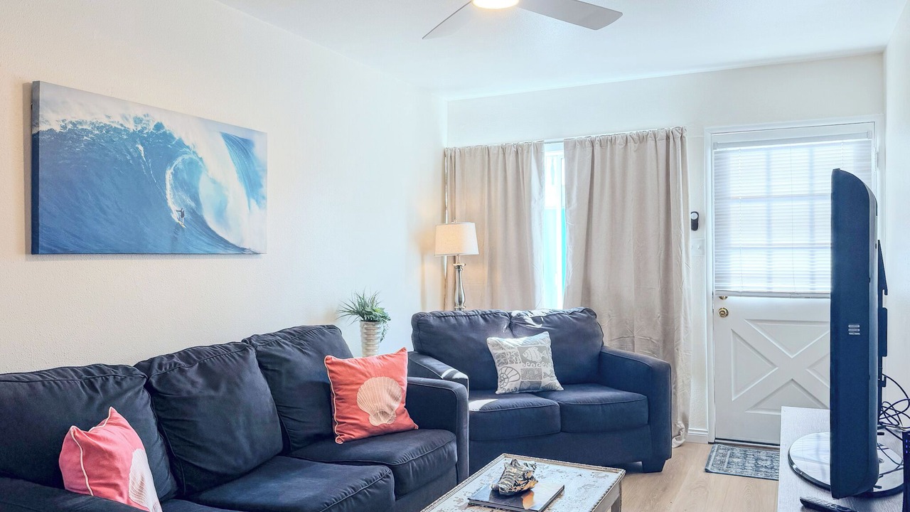 Photo of Livingroom in Pierpont Bay