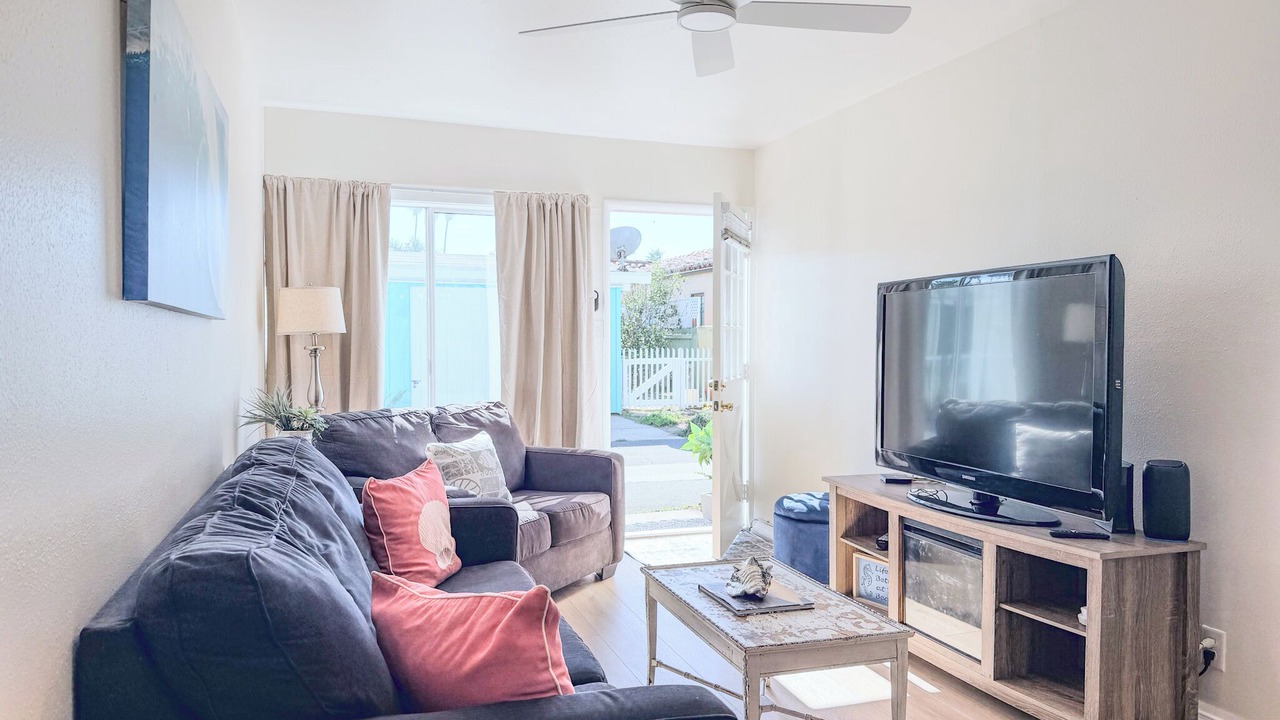Photo of Livingroom in Pierpont Bay