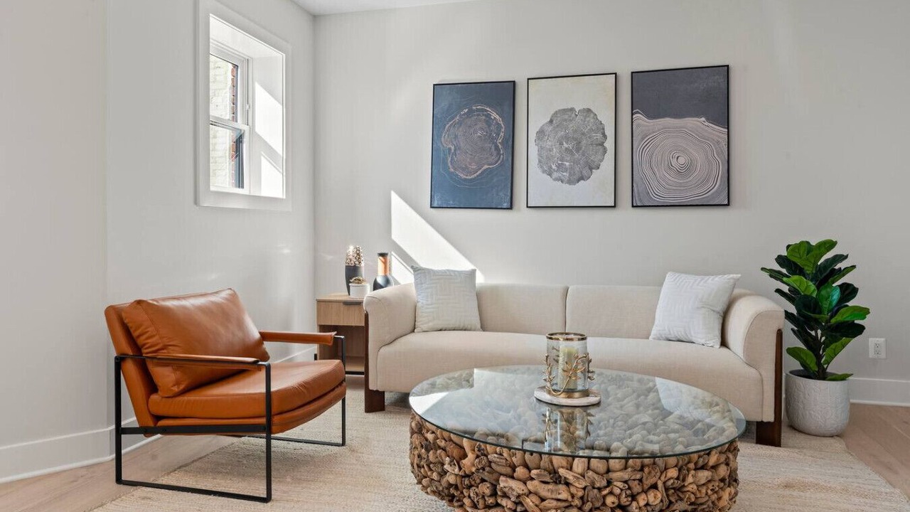 Photo of Livingroom in Dupont Circle