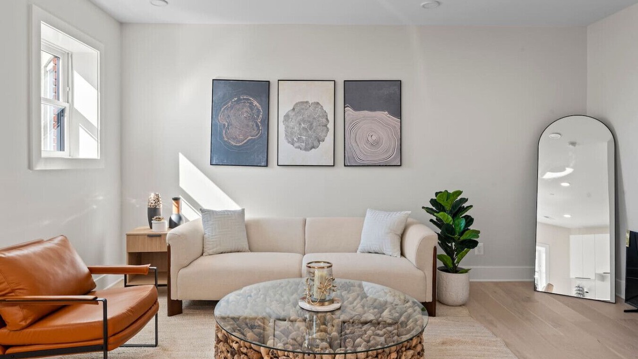 Photo of Livingroom in Dupont Circle