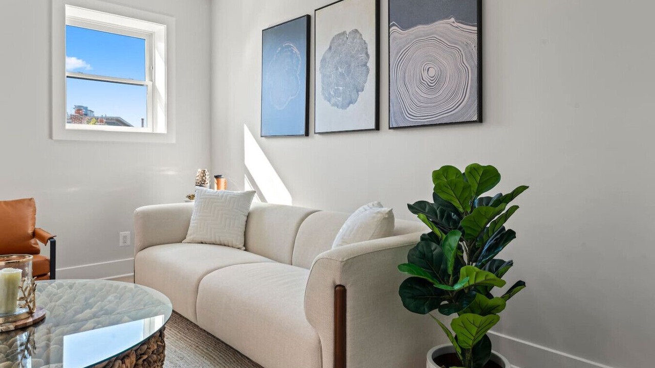 Photo of Livingroom in Dupont Circle