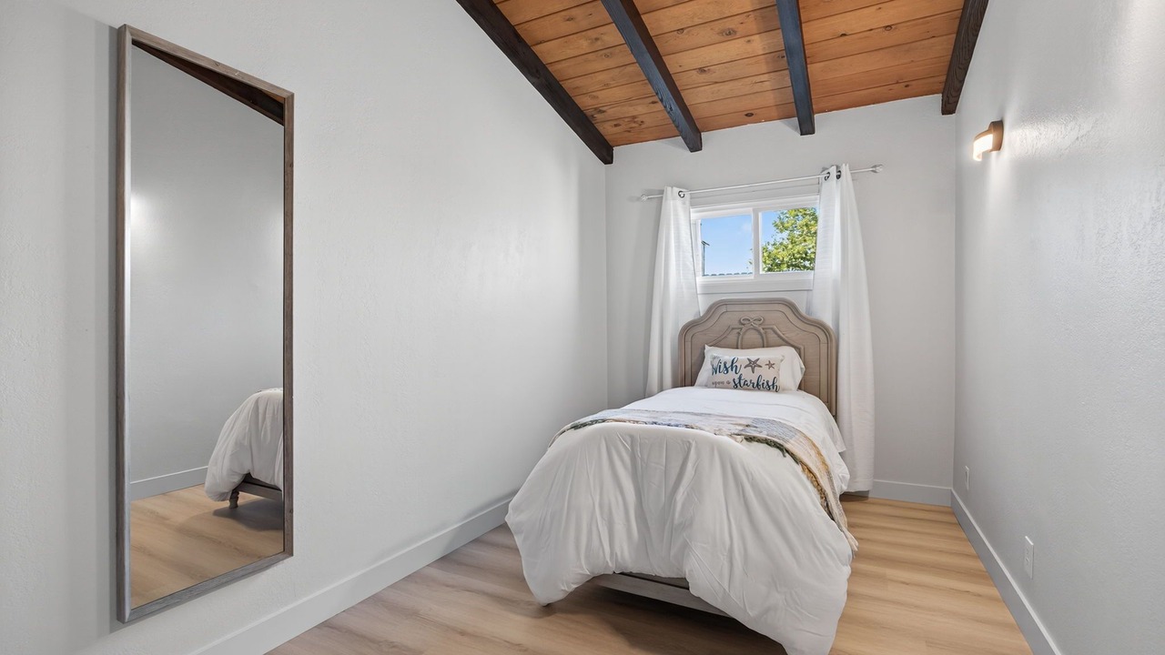 Photo of Bedroom in Silver Strand