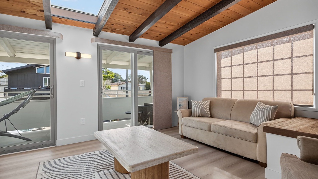 Photo of Livingroom in Silver Strand