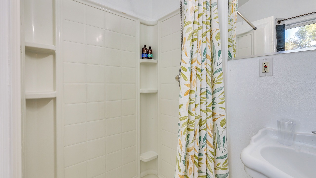 Photo of Bathroom in Lakeland Village