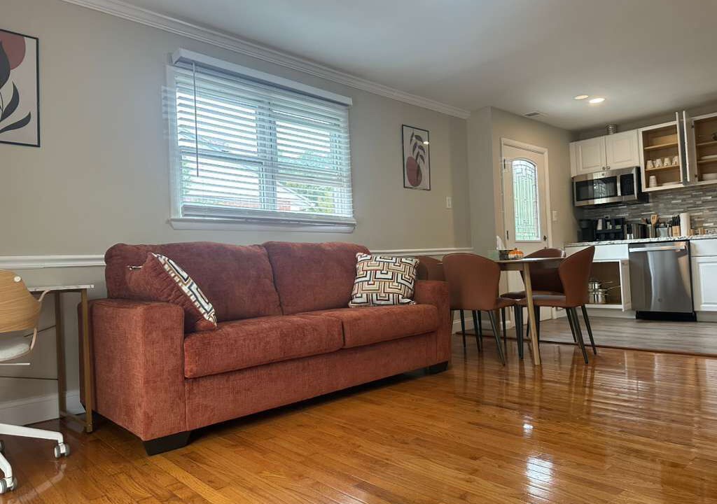 Photo of Livingroom in Aspen Hill