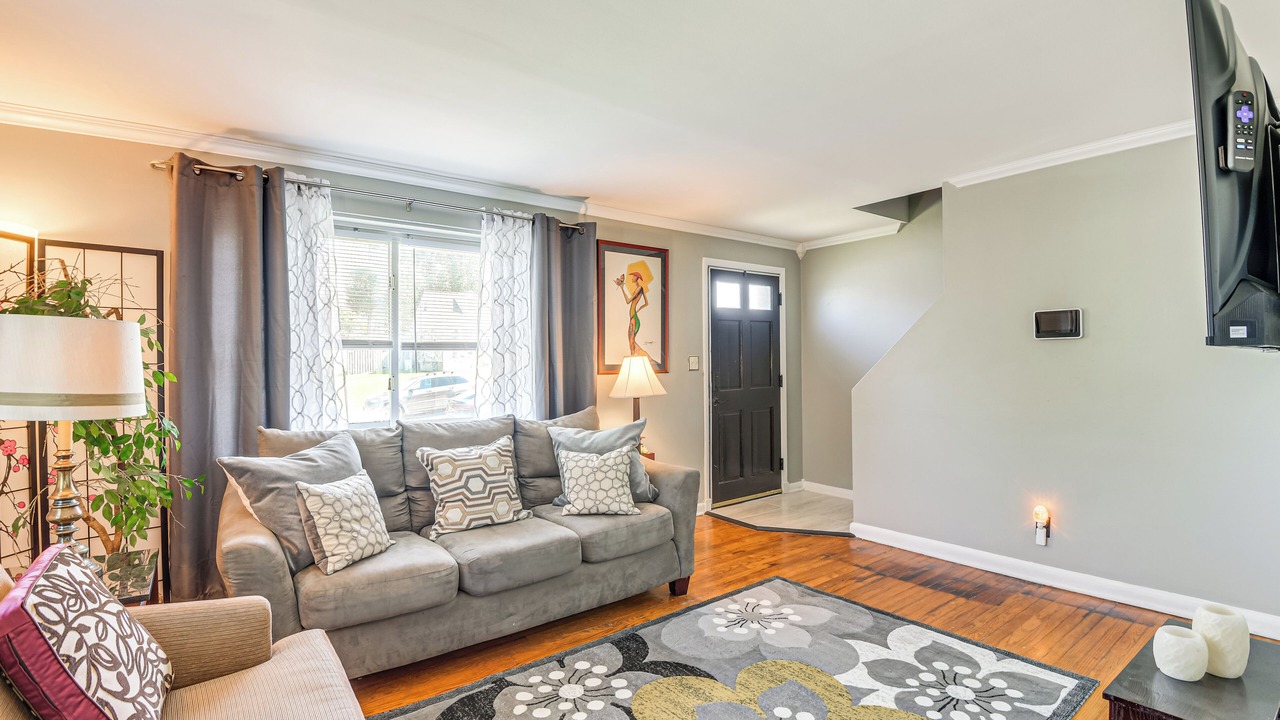 Photo of Livingroom in Lochearn
