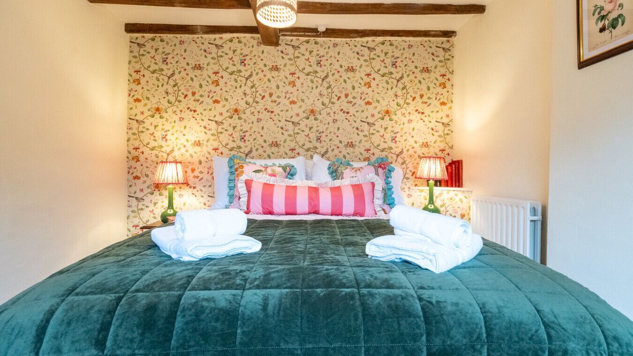 Photo of Bedroom in Bourton-on-the-Hill