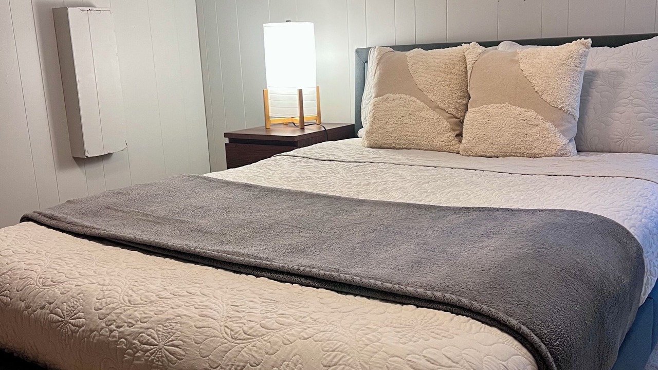 Photo of Bedroom in Licton Springs
