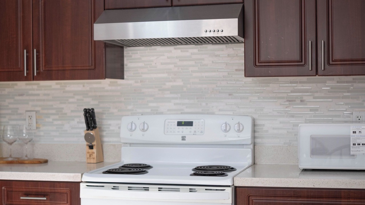 Photo of Kitchen in Central Lonsdale