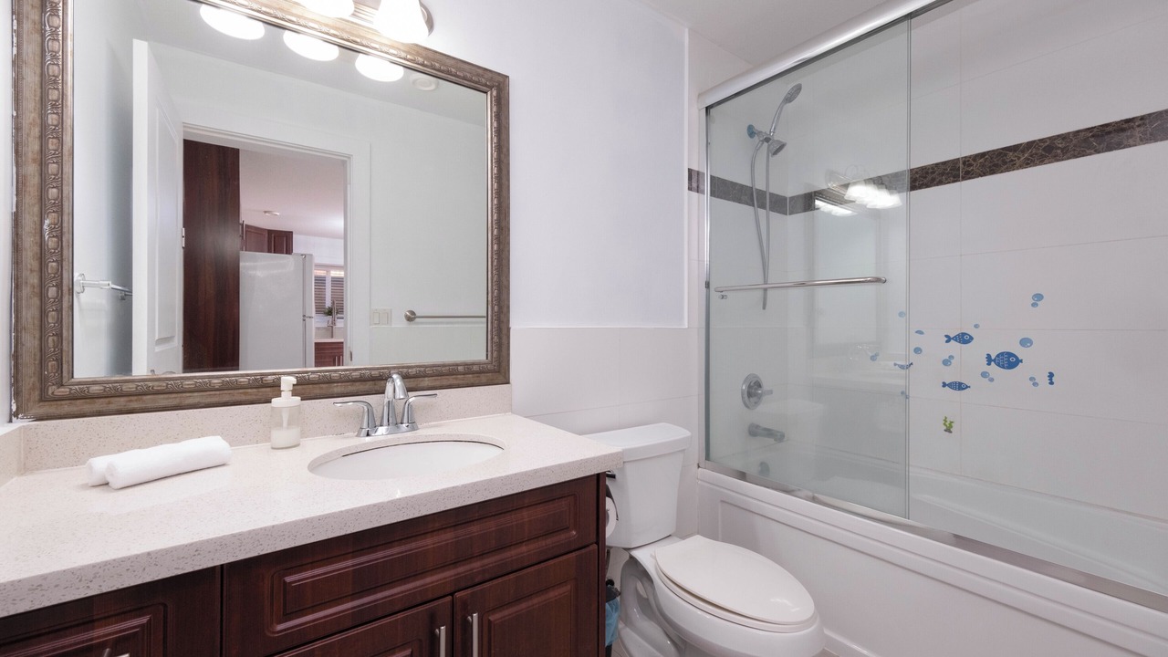 Photo of Bathroom in Central Lonsdale