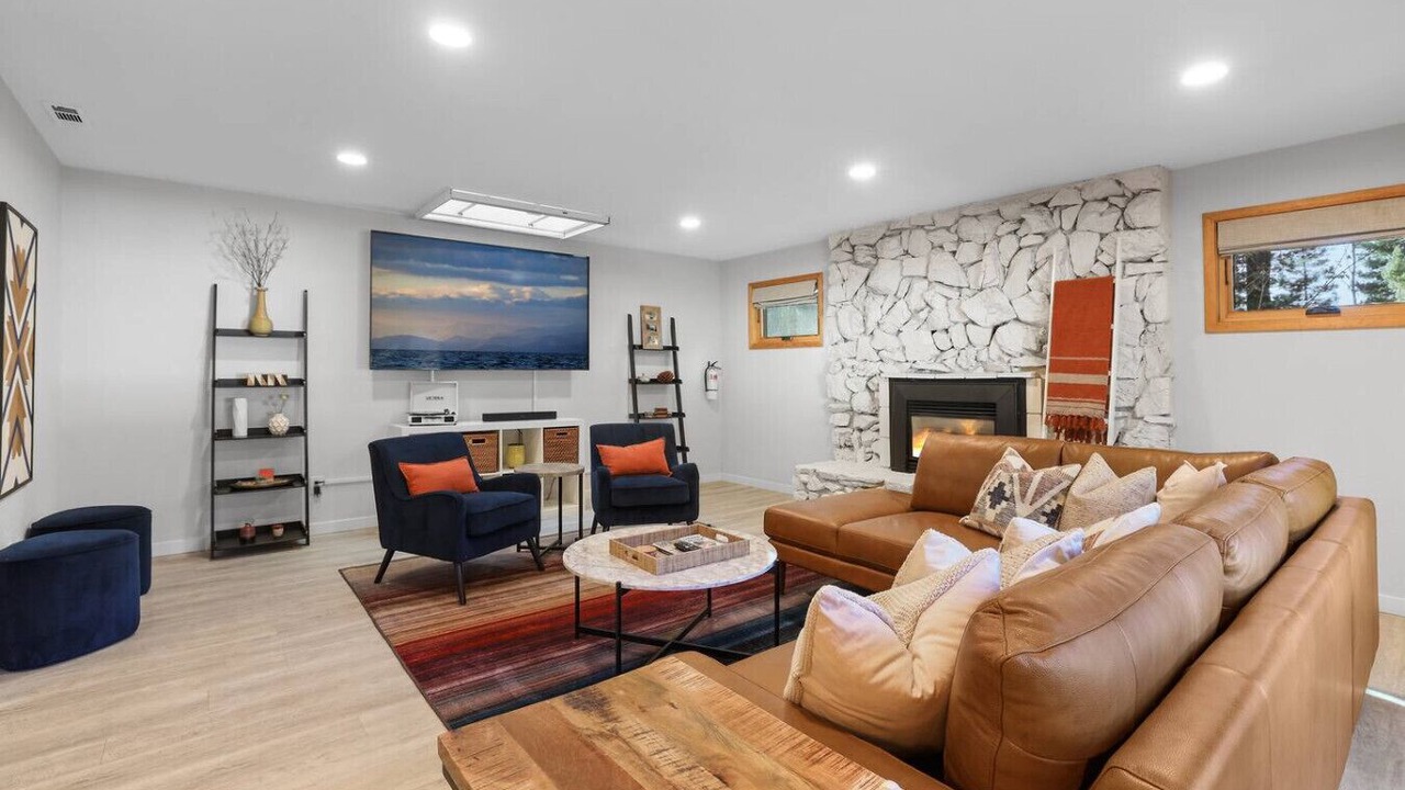 Photo of Livingroom in Tahoe Island