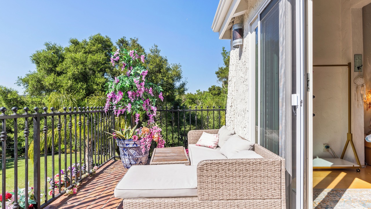 Photo of Patio Balcony in Calabasas