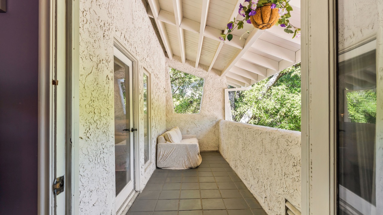 Photo of Patio Balcony in Calabasas