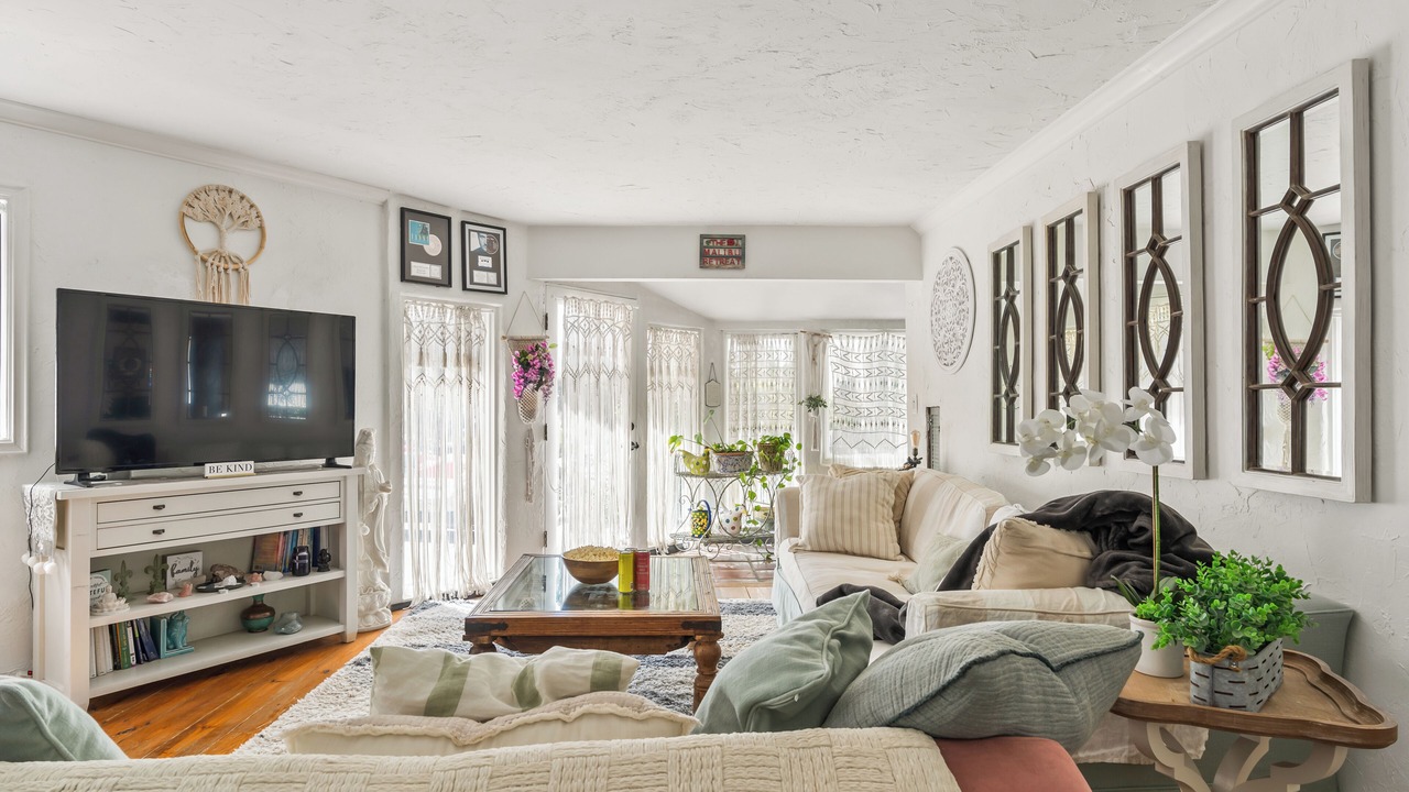 Photo of Bedroom in Calabasas