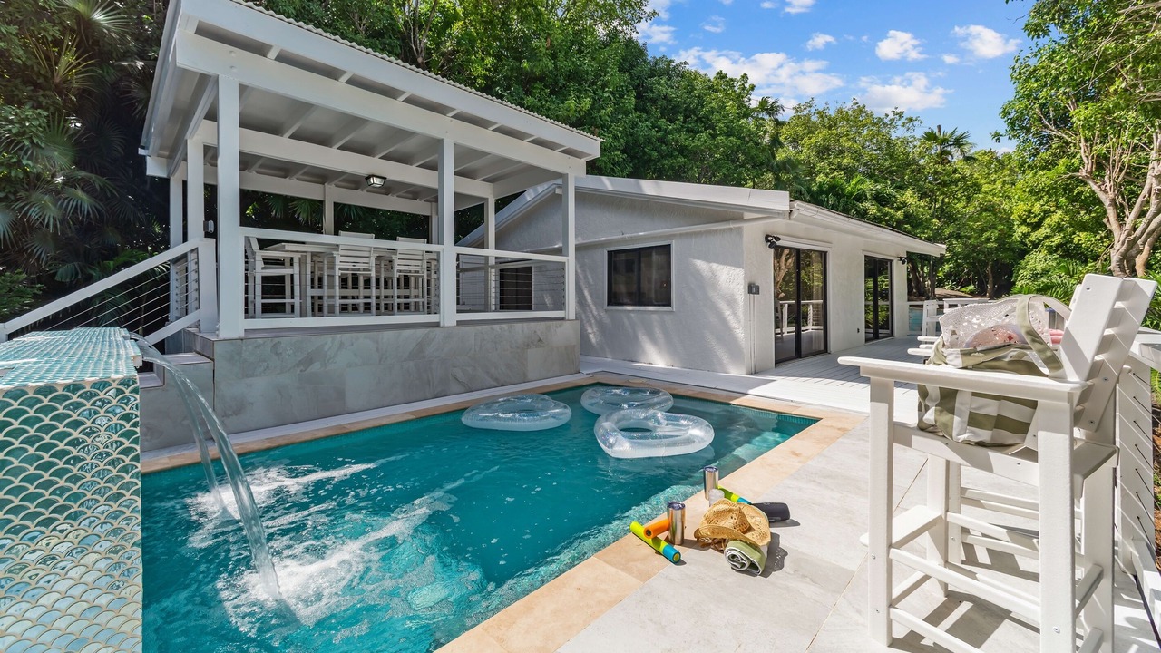 Photo of Outdoor in Estate Hull