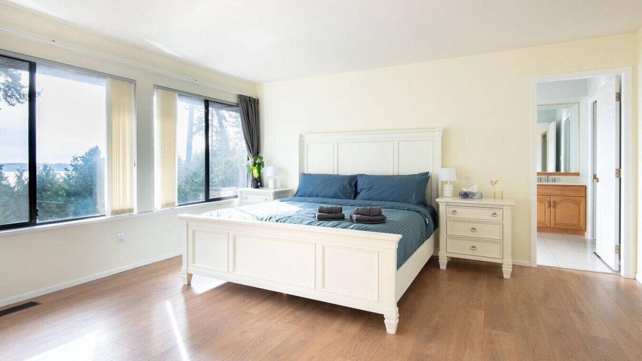 Photo of Bedroom in Caulfeild