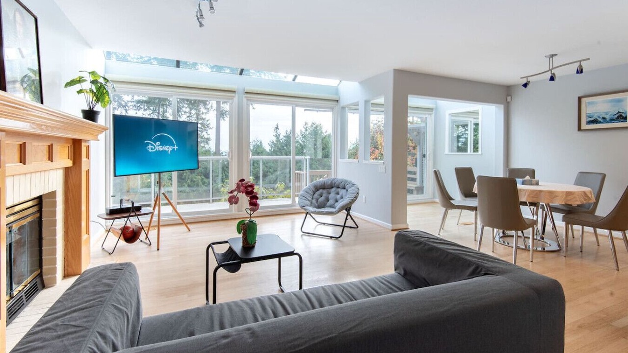 Photo of Livingroom in Caulfeild