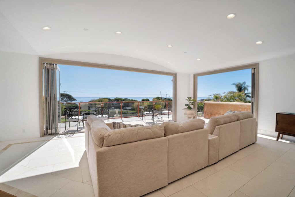 Photo of Livingroom in Western Malibu