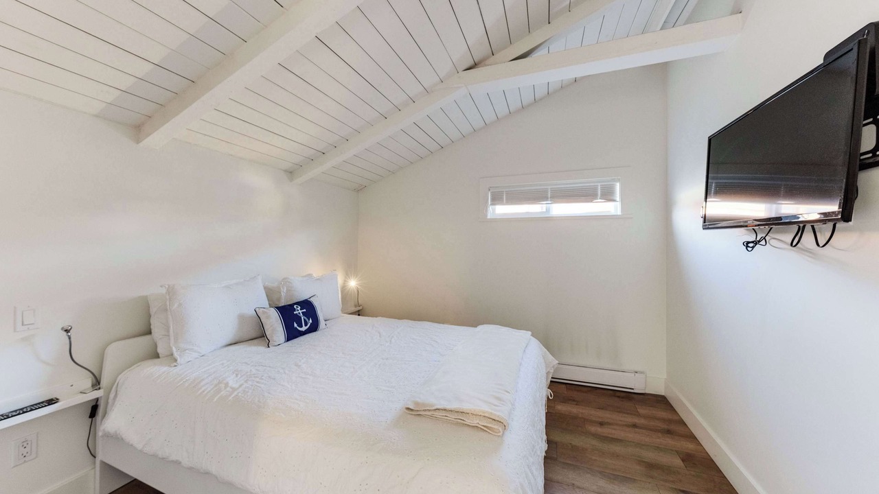 Photo of Bedroom in Lower Lonsdale
