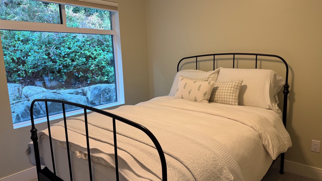Photo of Bedroom in Deep Cove