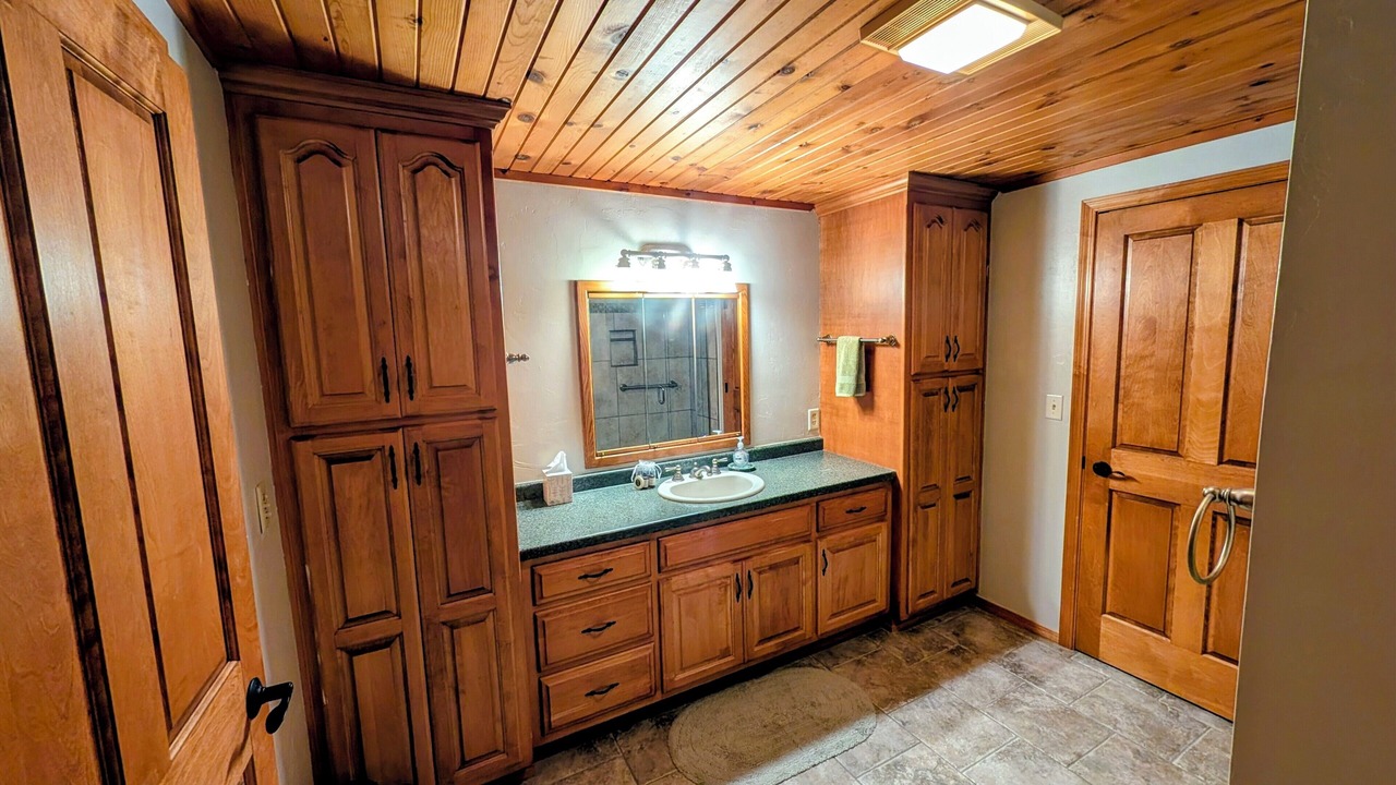 Photo of Bathroom in Abrams