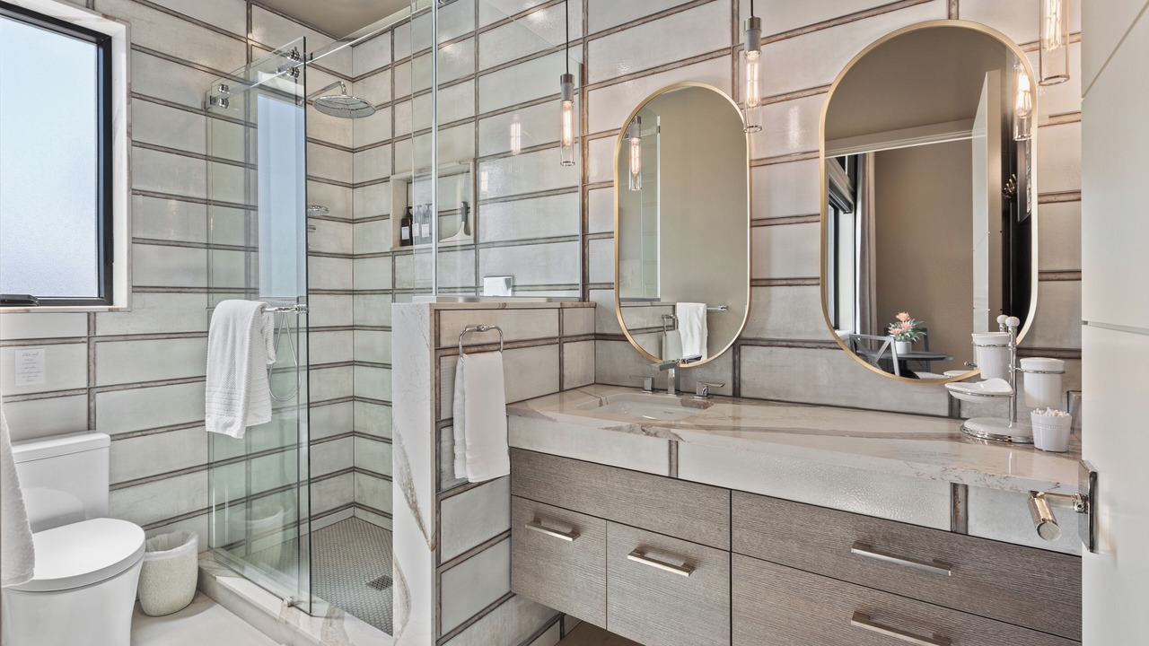 Photo of Bathroom in Cottage Lake