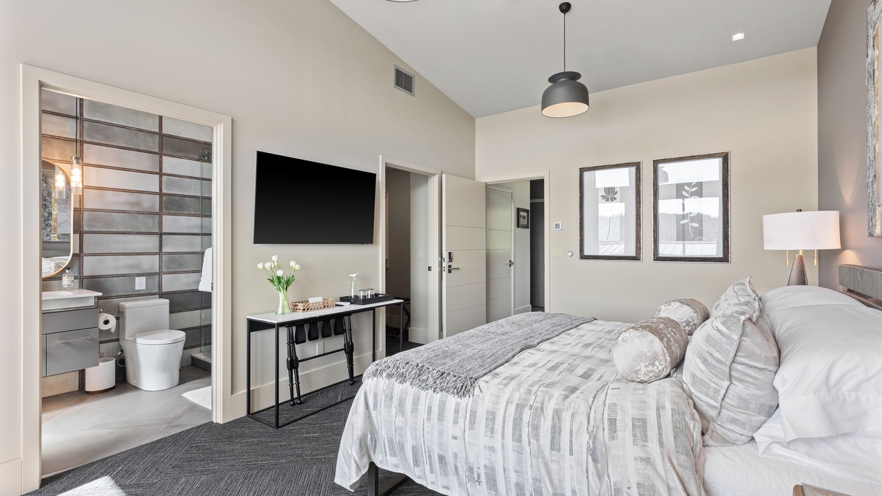 Photo of Bedroom in Cottage Lake