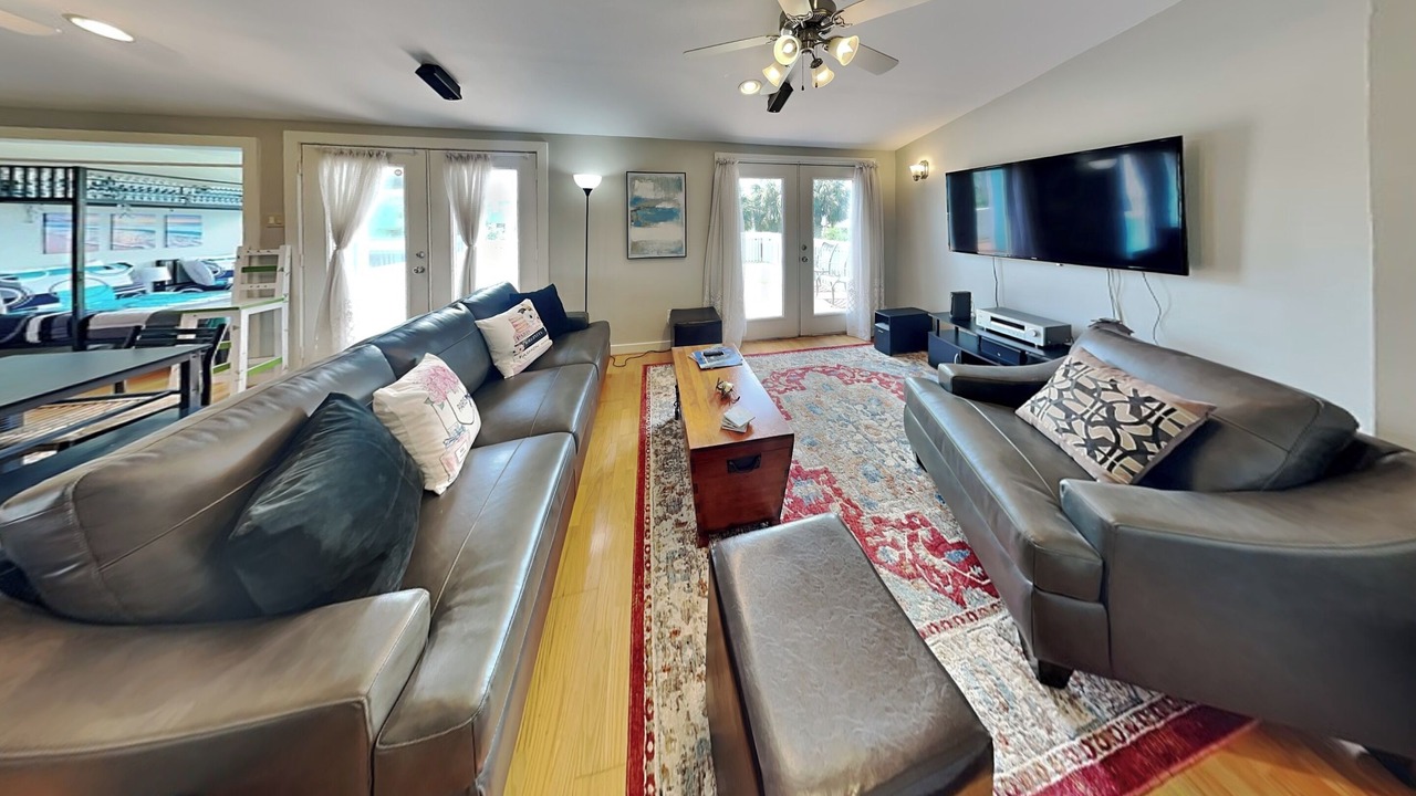 Photo of Bedroom in Pirates Beach