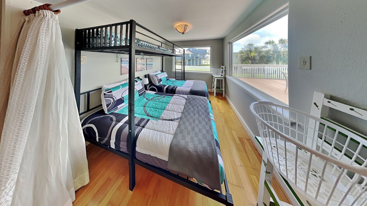 Photo of Bedroom in Pirates Beach