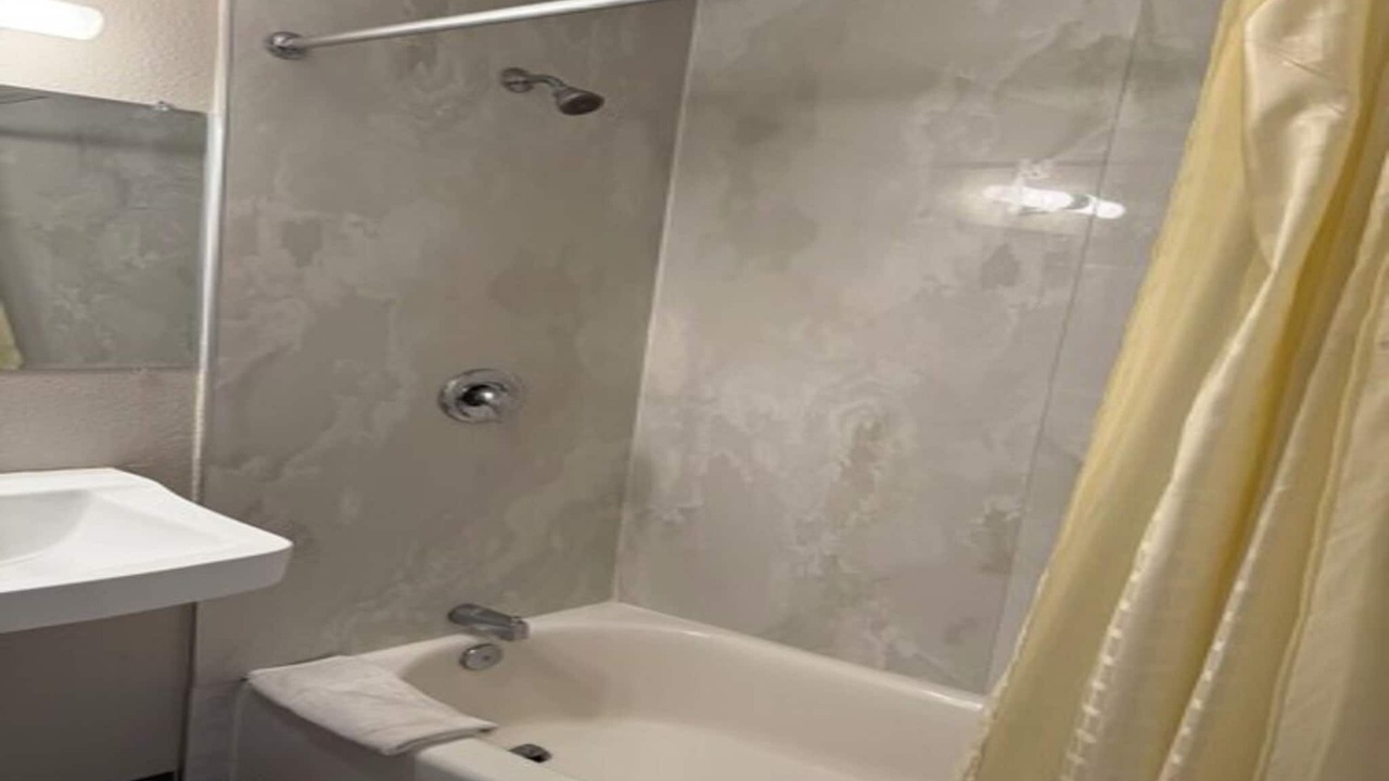 Photo of Bathroom in Lincoln Acres