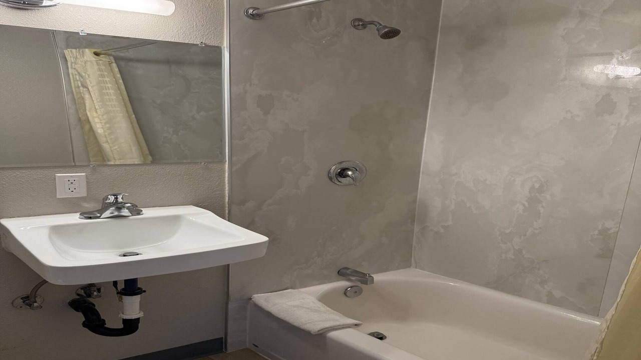Photo of Bathroom in Lincoln Acres