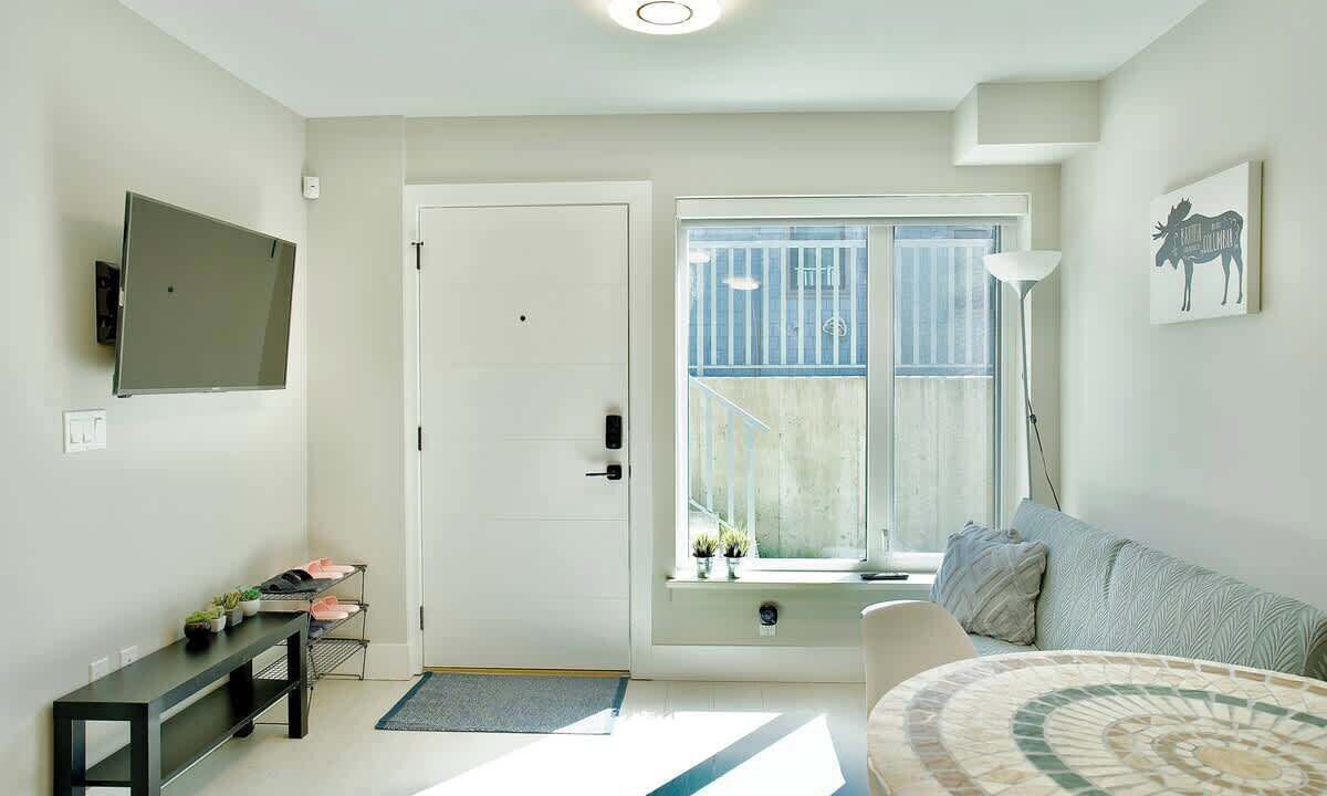 Photo of Livingroom in Fraserview