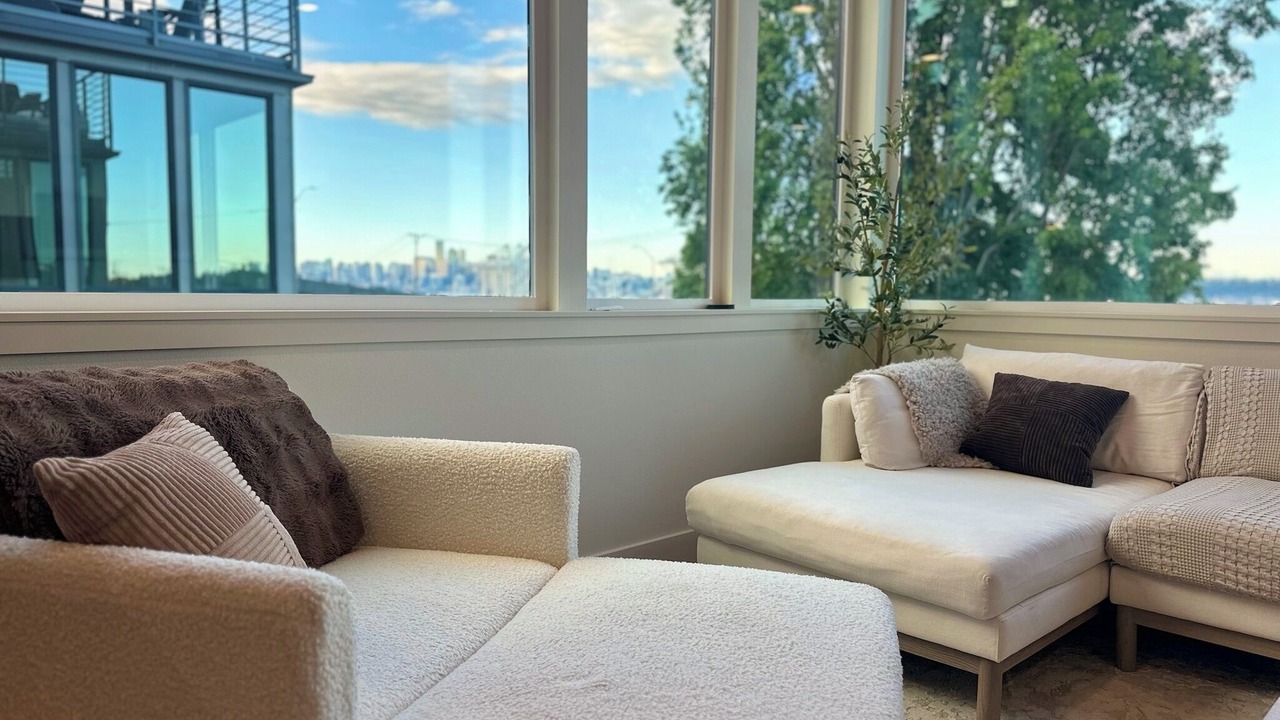 Photo of Livingroom in North Admiral