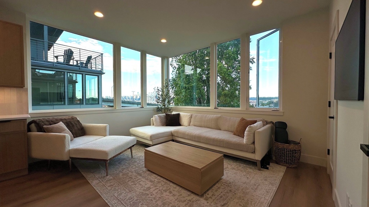 Photo of Livingroom in North Admiral