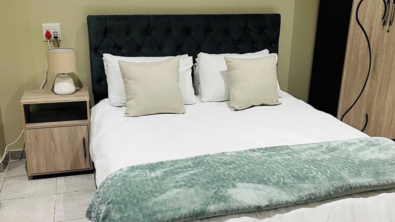 Photo of Bedroom in Constantia Kloof