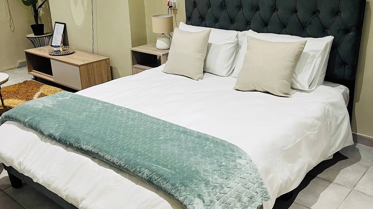 Photo of Bedroom in Constantia Kloof