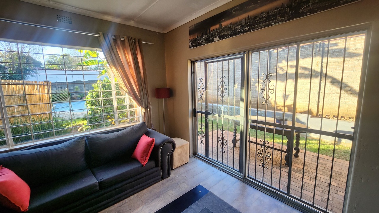 Photo of Livingroom in Greater Johannesburg Metropolitan Area