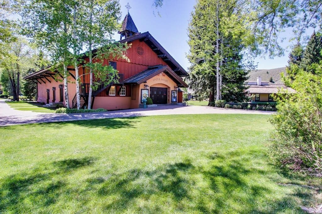 Photo of Outdoor in Elkhorn
