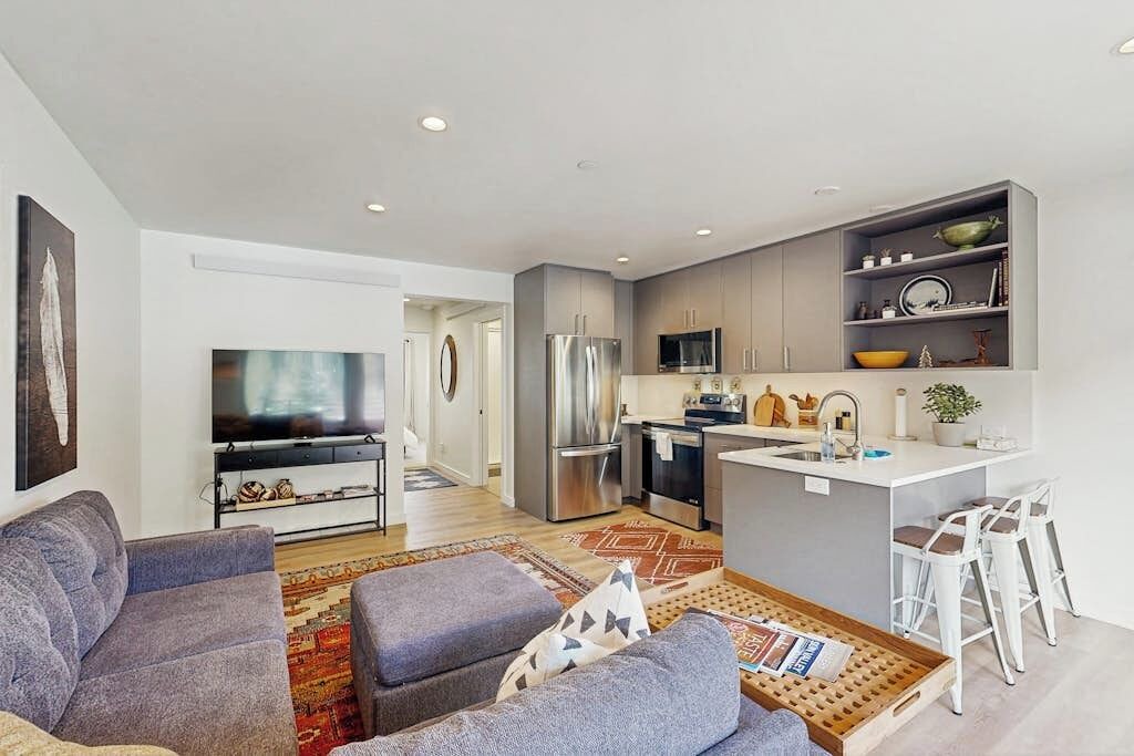 Photo of Livingroom in Warm Springs