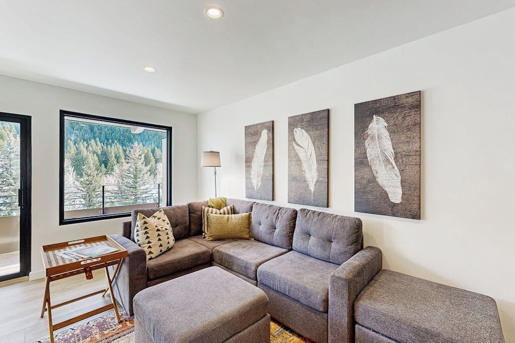Photo of Livingroom in Warm Springs