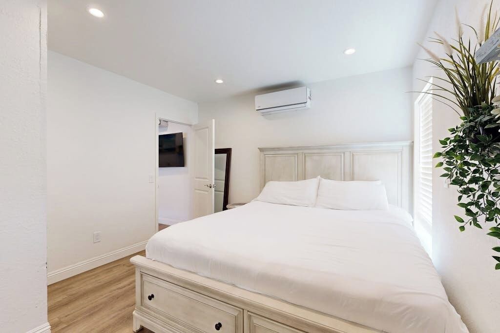 Photo of Bedroom in Santa Ana Heights