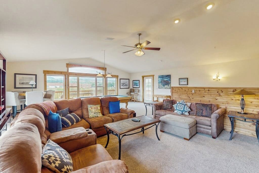Photo of Livingroom in Summit Cove