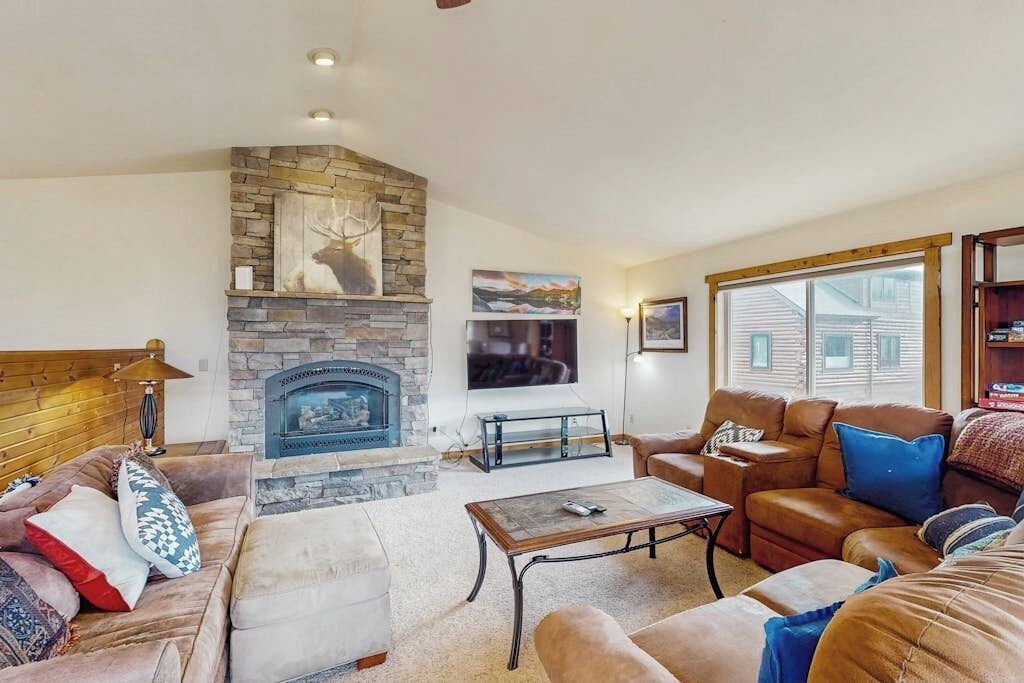 Photo of Livingroom in Summit Cove
