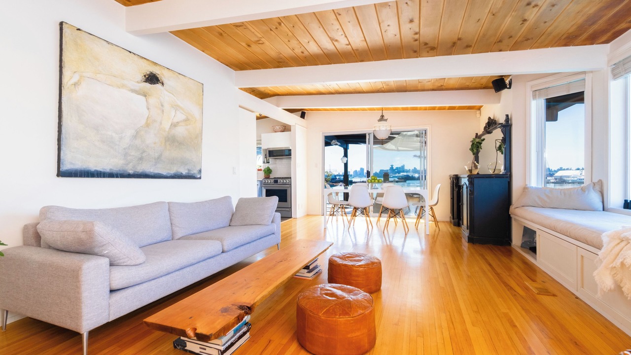 Photo of Livingroom in Lower Lonsdale