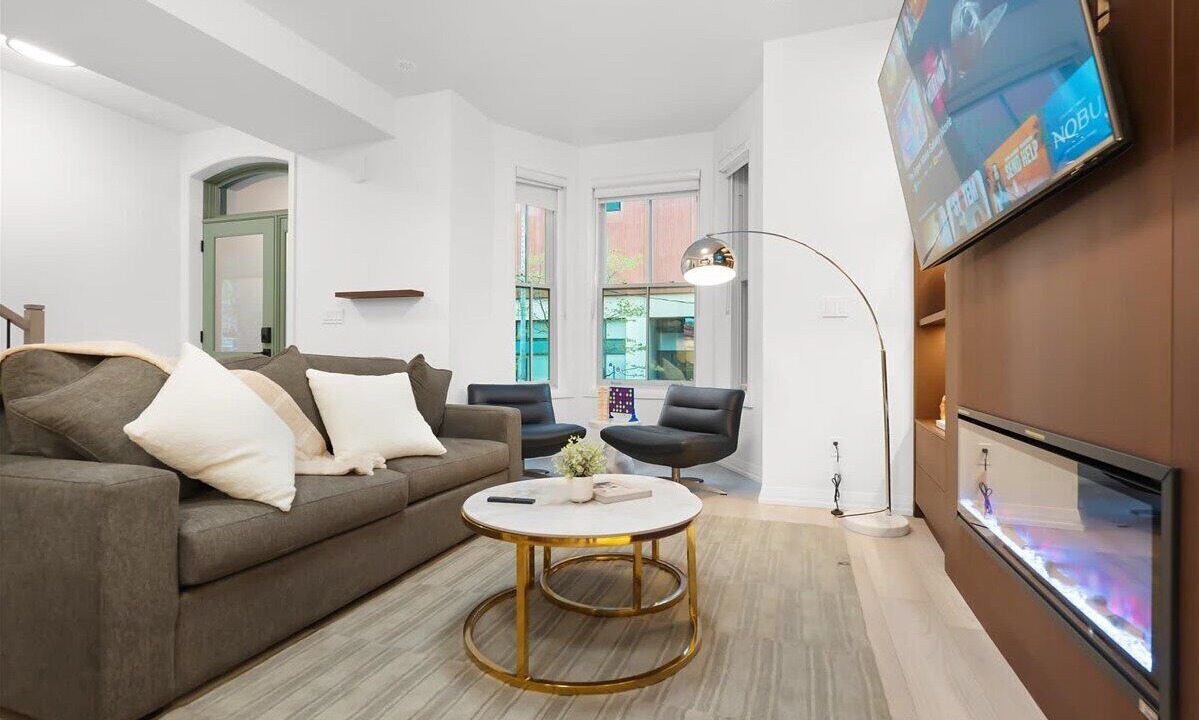 Photo of Livingroom in Toronto Entertainment District