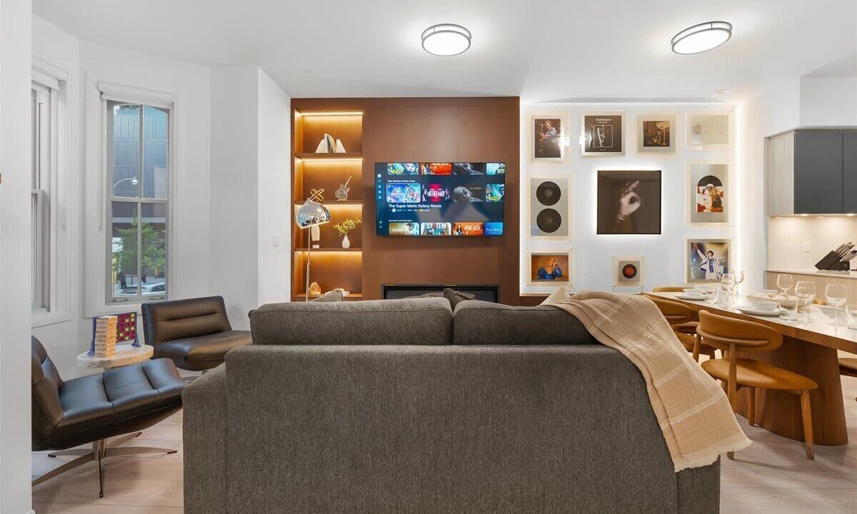 Photo of Livingroom in Toronto Entertainment District