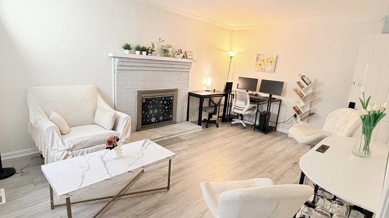 Photo of Livingroom in Calverton